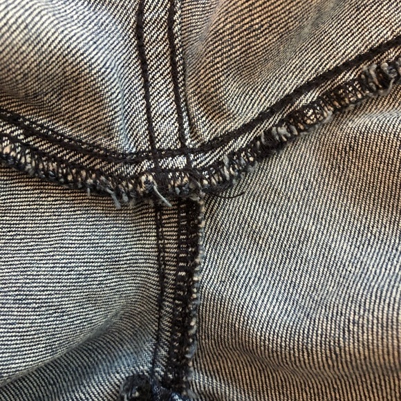 Calvin Klein Jeans Talla. Mid rise Skinny leg denim. Soft & stretchy Size 4 - Picture 6 of 11